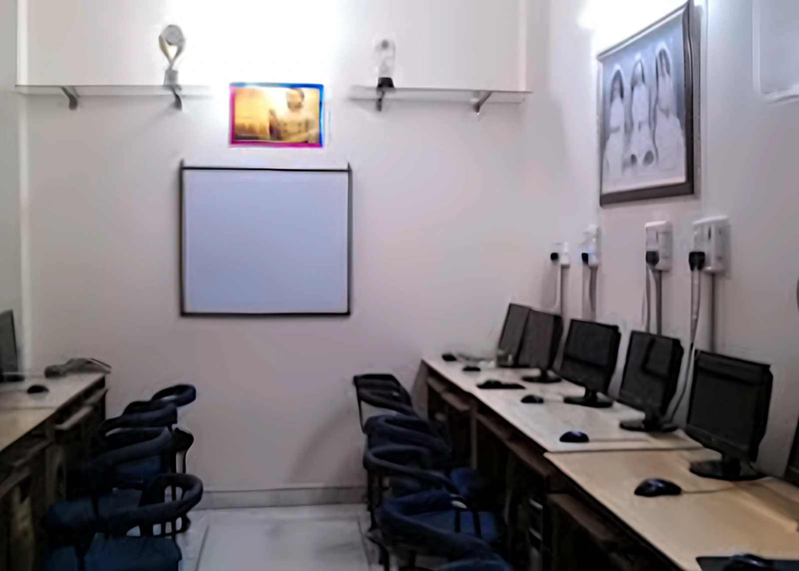 Main computer lab at SK Institute with rows of workstations